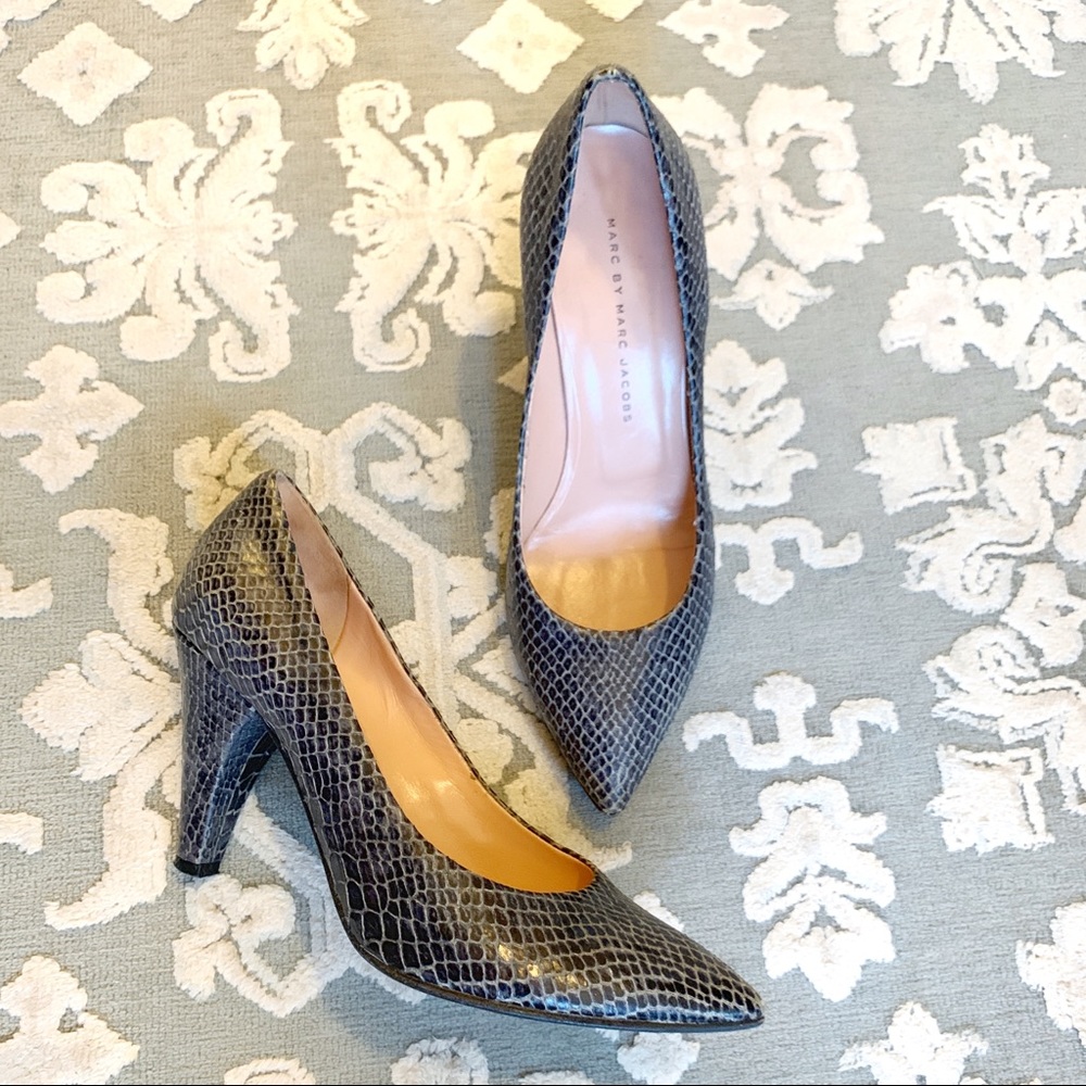 Marc by Marc Jacobs Snakeskin Grey Pumps 37.5